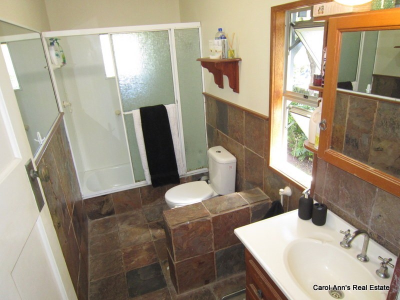126 Barton Road, Hawthorne QLD 4171