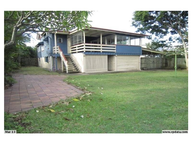 126 Barton Road, Hawthorne QLD 4171