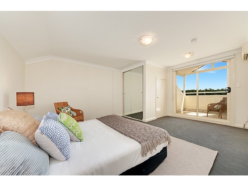 33 Walkers Drive, Lane Cove NSW 2066