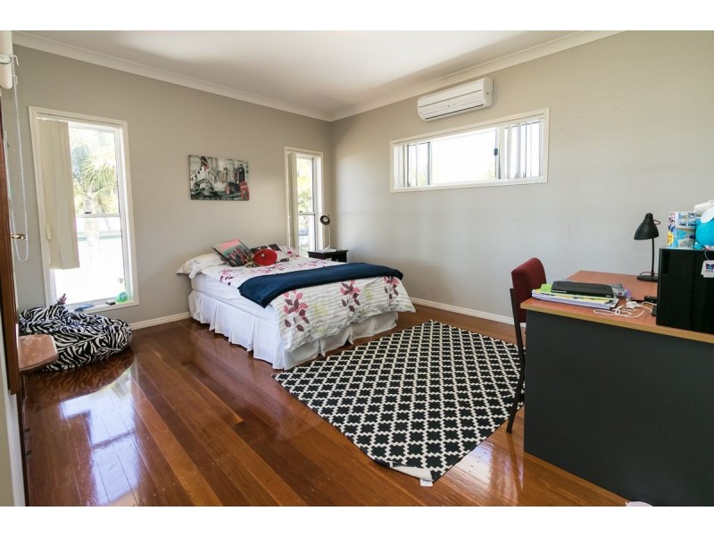 25 Francis Avenue, Booral QLD 4655