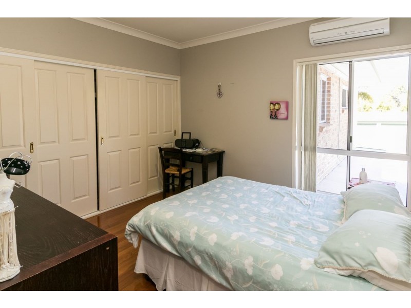 25 Francis Avenue, Booral QLD 4655