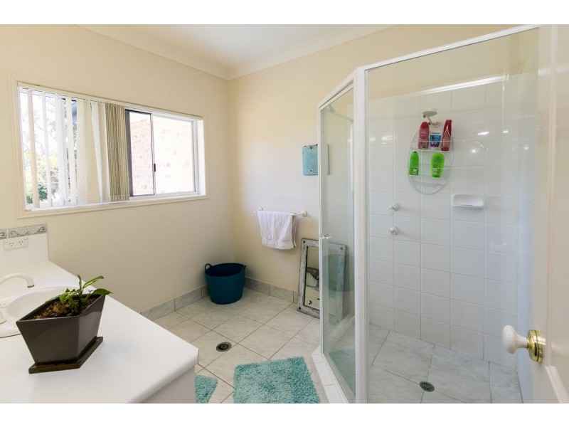 25 Francis Avenue, Booral QLD 4655