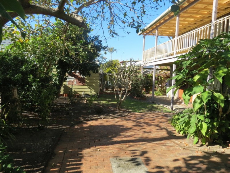 24 Prince Street, Urangan QLD 4655