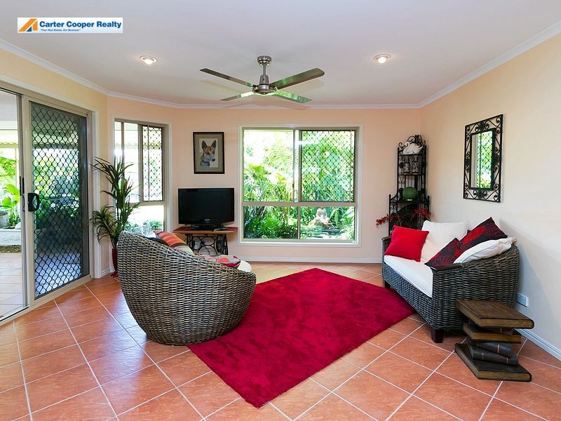 33 Bowerbird Avenue, Eli Waters QLD 4655