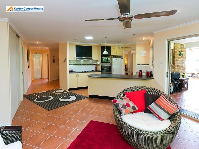 33 Bowerbird Avenue, Eli Waters QLD 4655