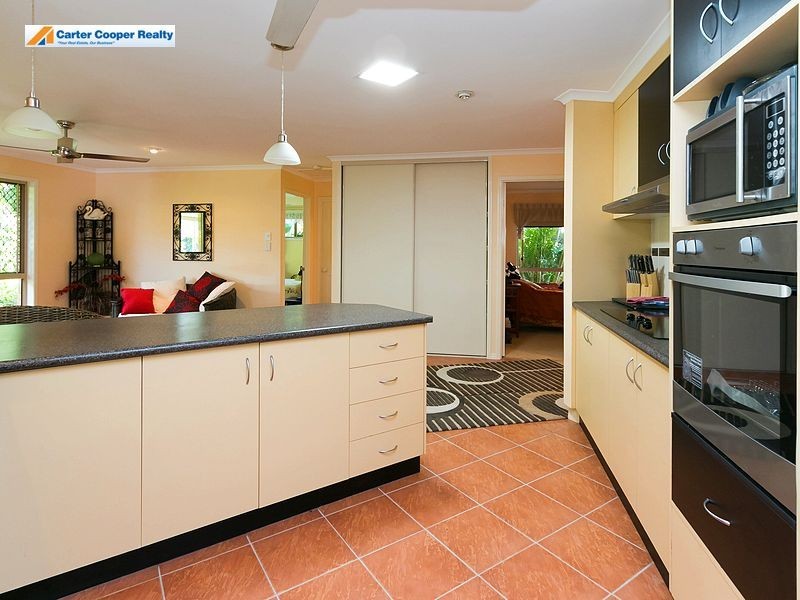 33 Bowerbird Avenue, Eli Waters QLD 4655