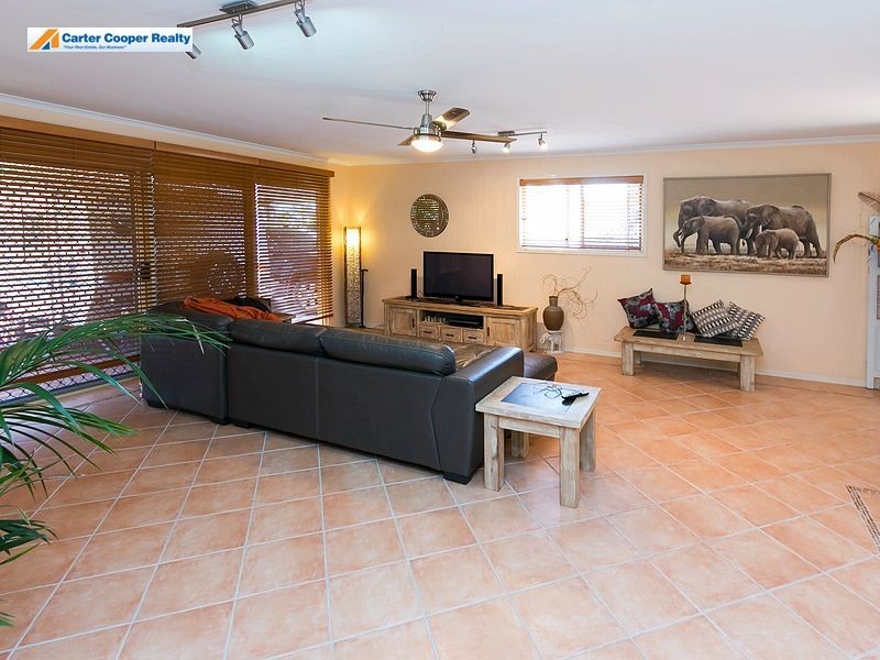 33 Bowerbird Avenue, Eli Waters QLD 4655