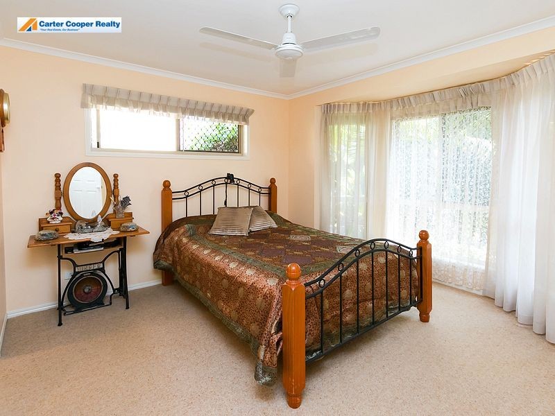 33 Bowerbird Avenue, Eli Waters QLD 4655