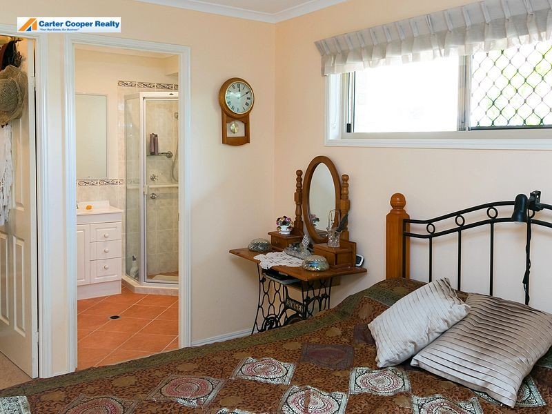 33 Bowerbird Avenue, Eli Waters QLD 4655