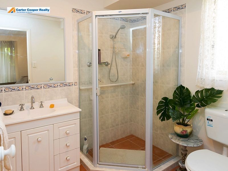 33 Bowerbird Avenue, Eli Waters QLD 4655