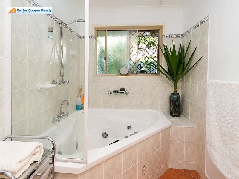 33 Bowerbird Avenue, Eli Waters QLD 4655