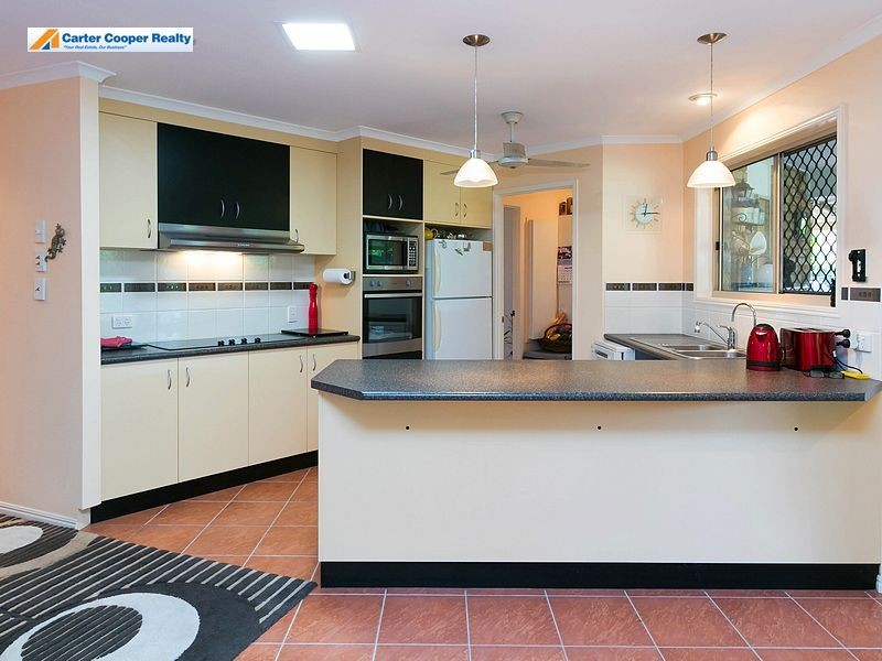 33 Bowerbird Avenue, Eli Waters QLD 4655