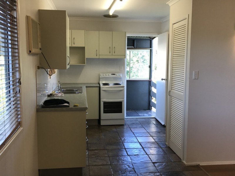 13 Paradise Street, Point Vernon QLD 4655