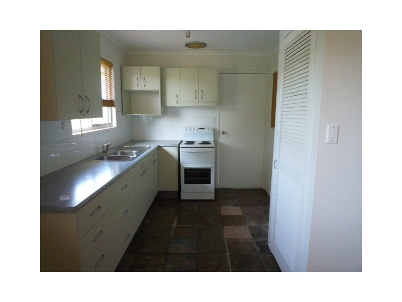 13 Paradise Street, Point Vernon QLD 4655