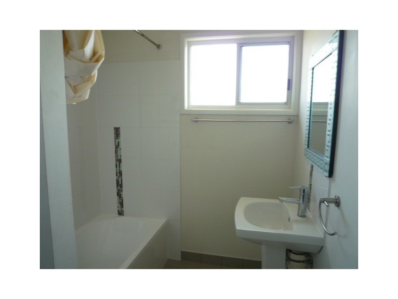 13 Paradise Street, Point Vernon QLD 4655