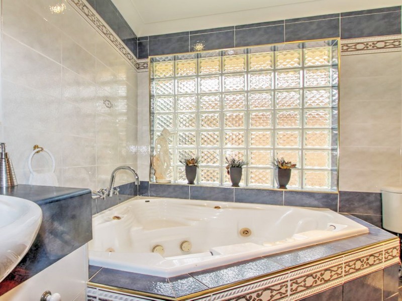 41 Shore Road East, Urangan QLD 4655