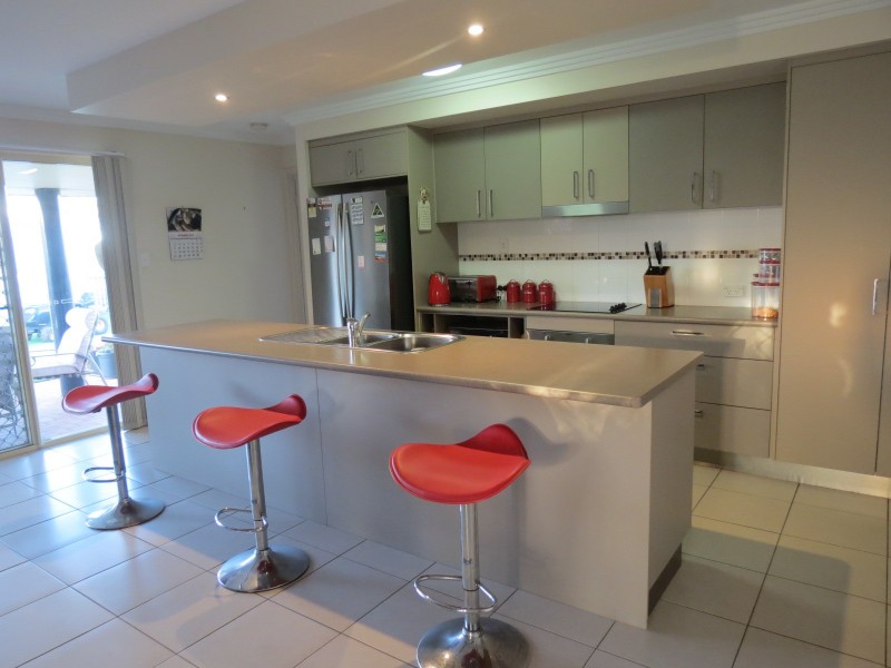 3 Isis Court, Eli Waters QLD 4655