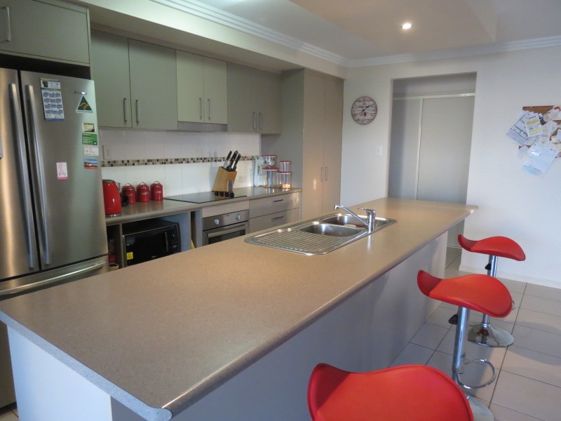 3 Isis Court, Eli Waters QLD 4655