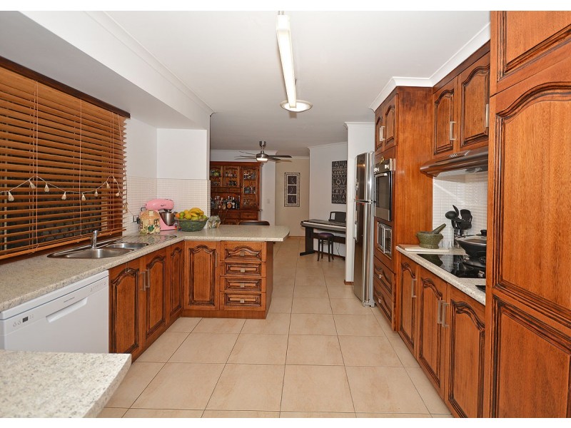 11 North Street, Point Vernon QLD 4655