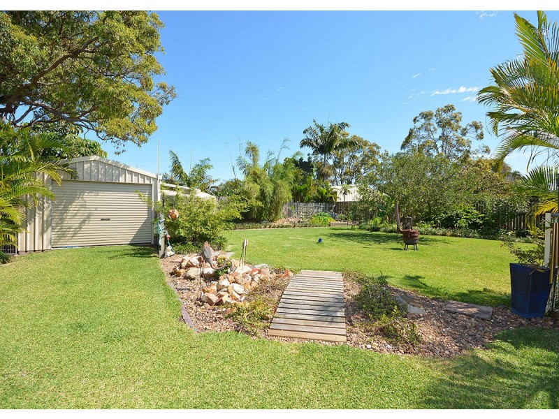 11 North Street, Point Vernon QLD 4655