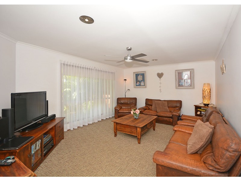 11 North Street, Point Vernon QLD 4655