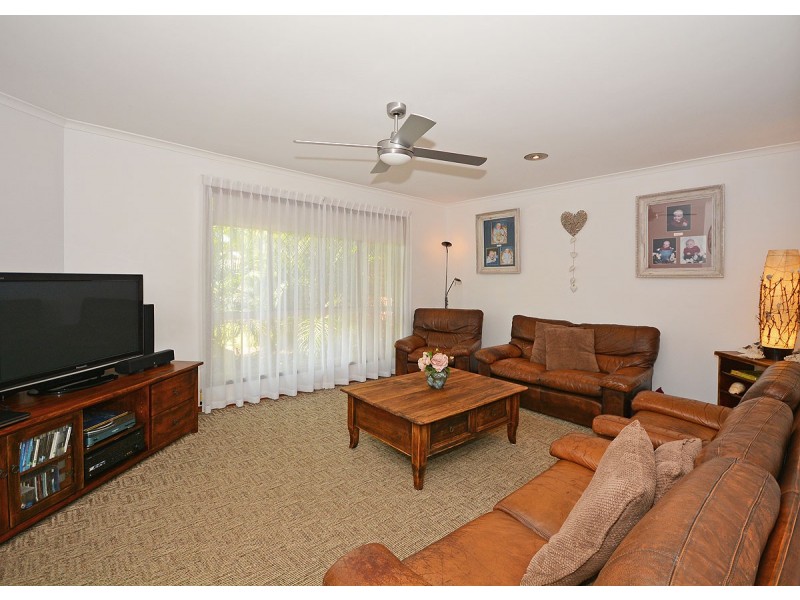 11 North Street, Point Vernon QLD 4655