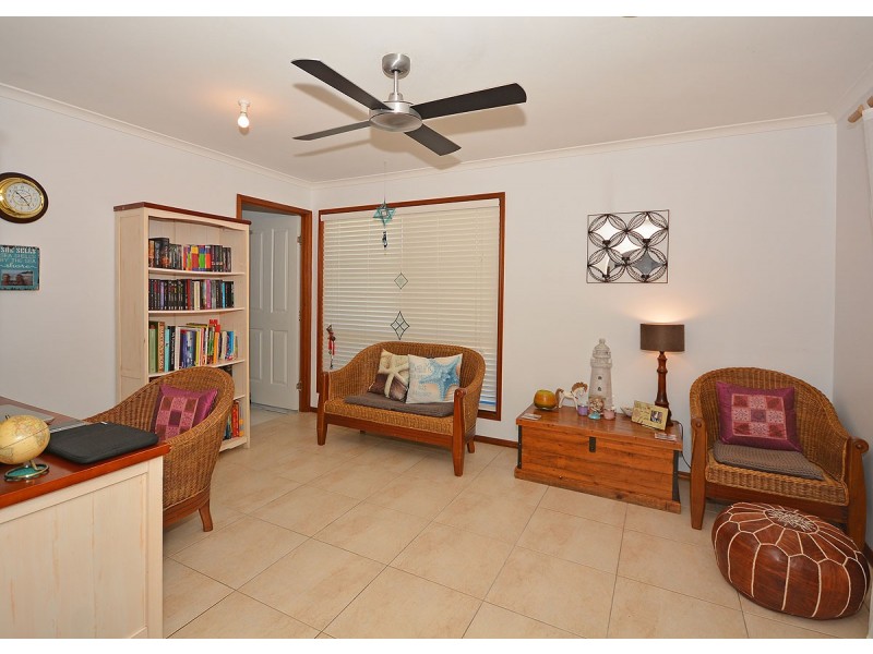 11 North Street, Point Vernon QLD 4655