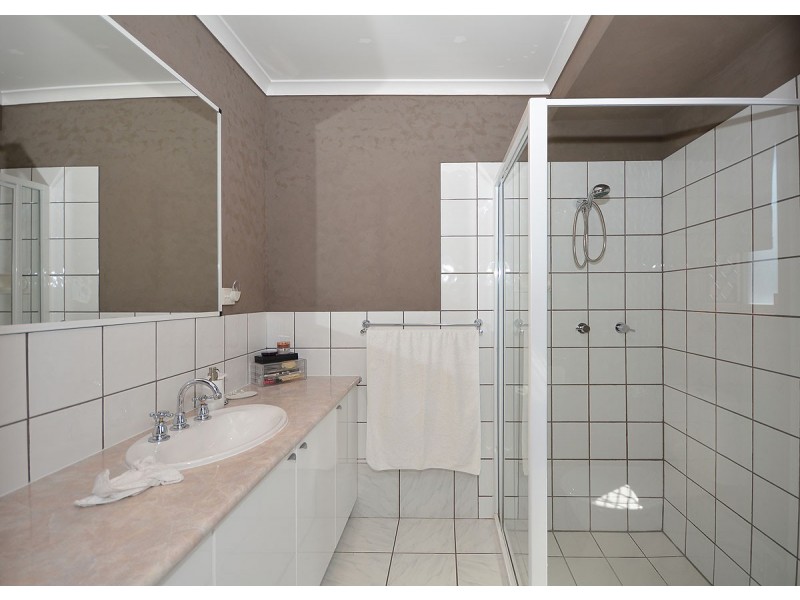 11 North Street, Point Vernon QLD 4655