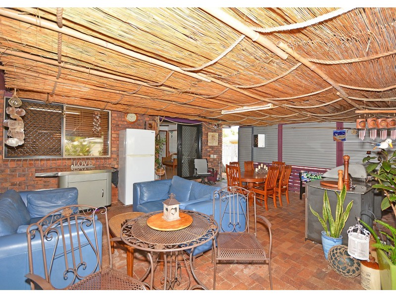 11 North Street, Point Vernon QLD 4655