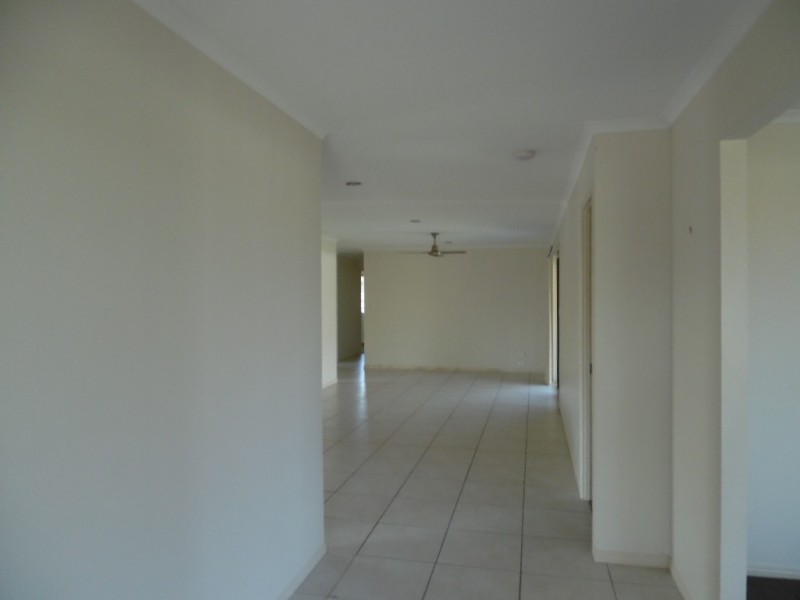3 Pharlap Court, Point Vernon QLD 4655