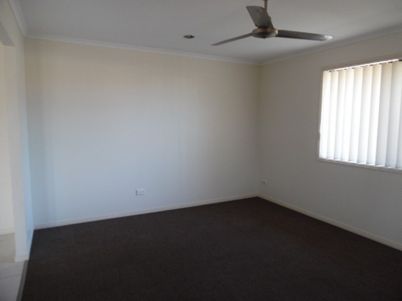 3 Pharlap Court, Point Vernon QLD 4655