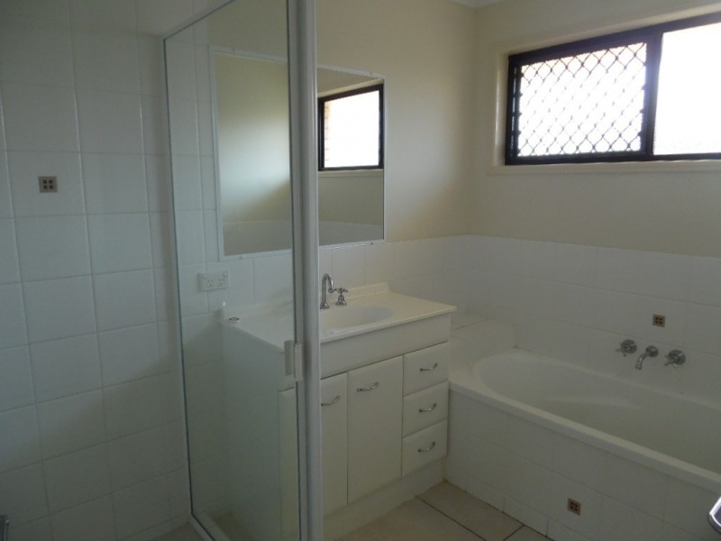 3 Pharlap Court, Point Vernon QLD 4655