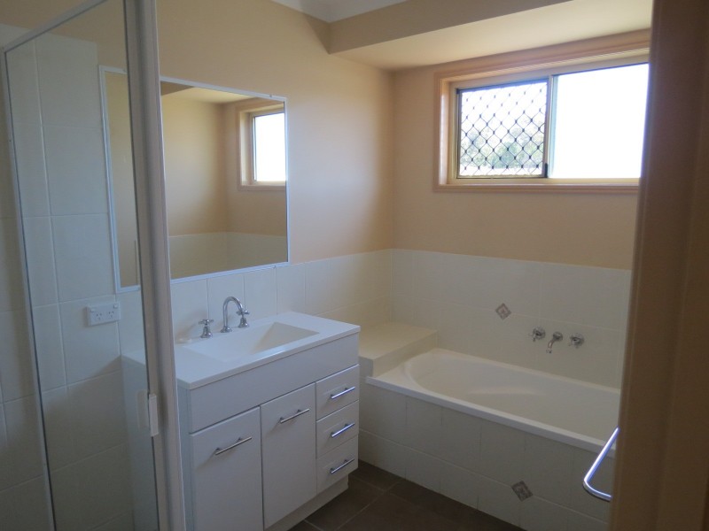 8 Redgum Court, Urraween QLD 4655