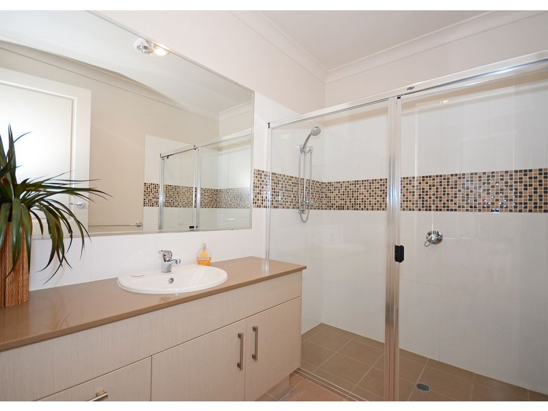 1/5 Pulgul Street, Urangan QLD 4655