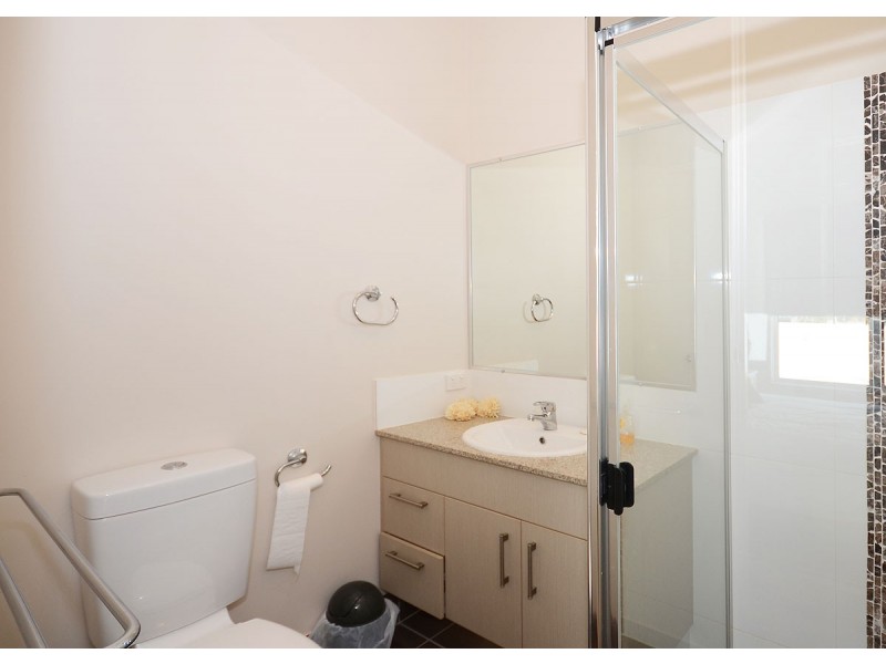 1/5 Pulgul Street, Urangan QLD 4655