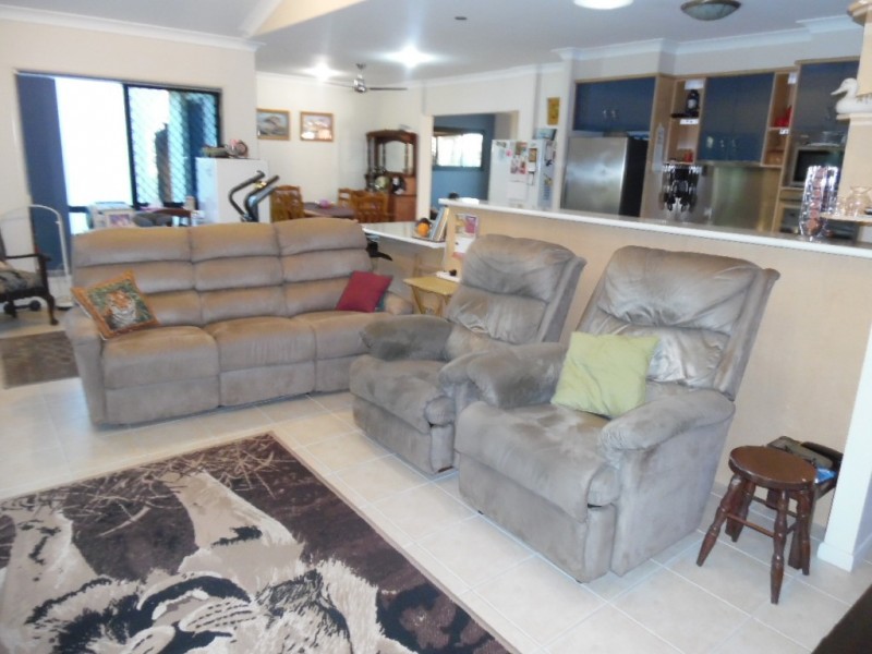 5 Benson Close, Urraween QLD 4655