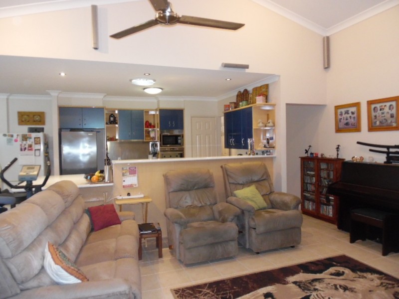 5 Benson Close, Urraween QLD 4655