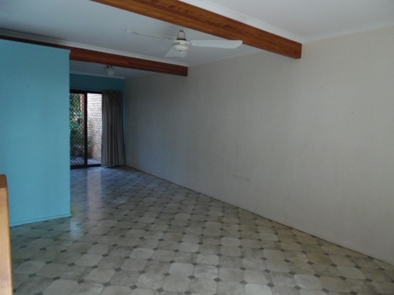 1/436 Esplanade, Torquay QLD 4655