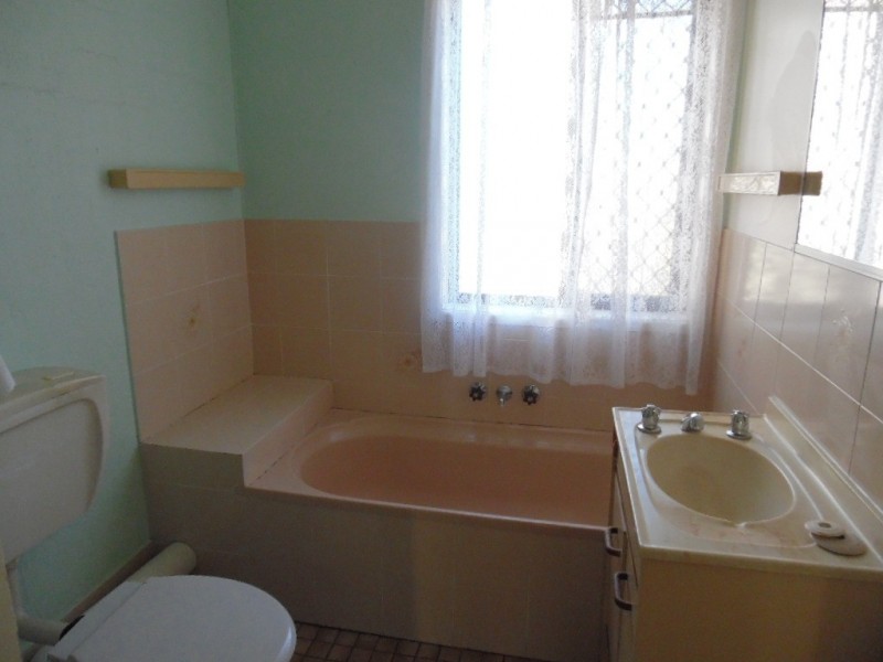 1/436 Esplanade, Torquay QLD 4655