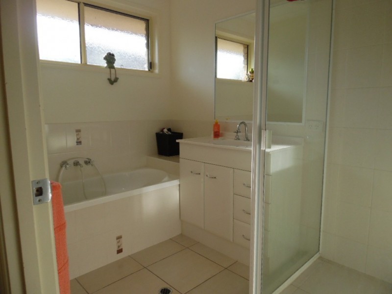 37 Archer Drive, Point Vernon QLD 4655