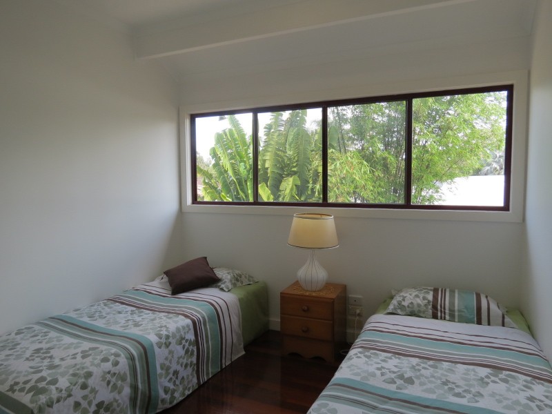 1 Gatakers Lane, Point Vernon QLD 4655