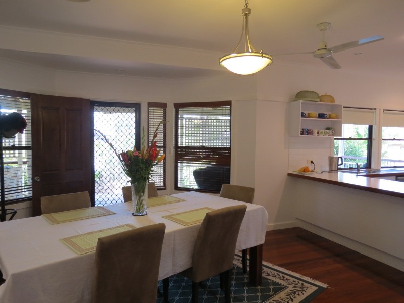 1 Gatakers Lane, Point Vernon QLD 4655