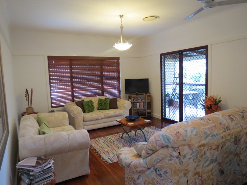 1 Gatakers Lane, Point Vernon QLD 4655