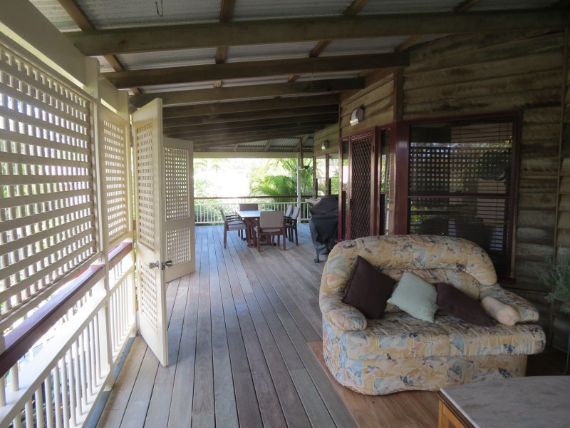 1 Gatakers Lane, Point Vernon QLD 4655