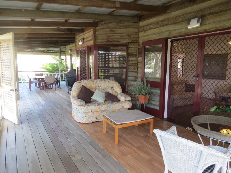 1 Gatakers Lane, Point Vernon QLD 4655