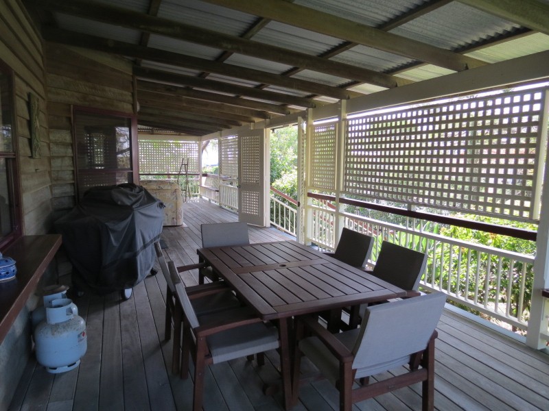 1 Gatakers Lane, Point Vernon QLD 4655