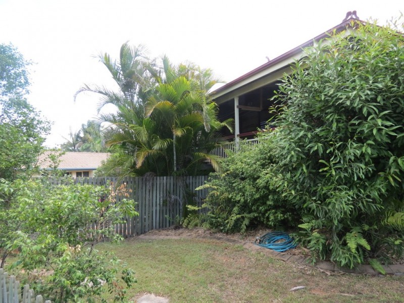 1 Gatakers Lane, Point Vernon QLD 4655