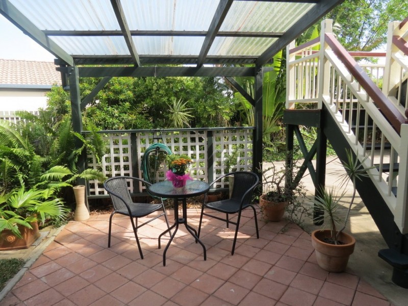 1 Gatakers Lane, Point Vernon QLD 4655