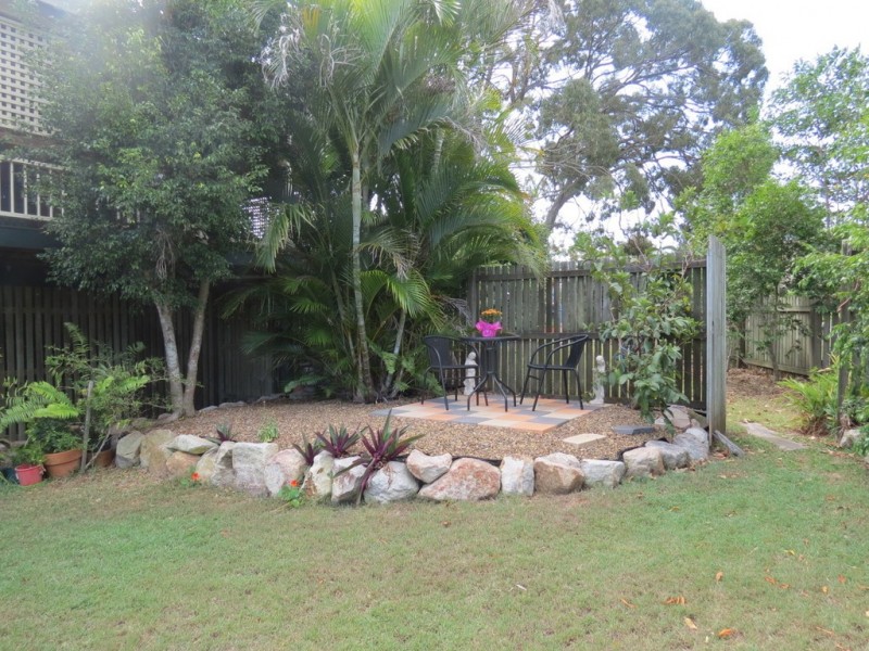 1 Gatakers Lane, Point Vernon QLD 4655