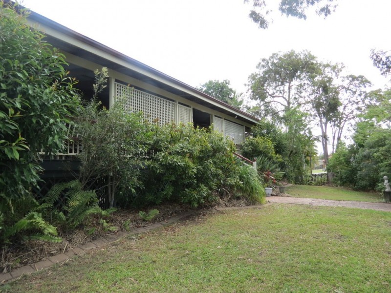 1 Gatakers Lane, Point Vernon QLD 4655